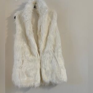 Women's Faux Fur Vest in Cream Pockets Front Closure Size XL